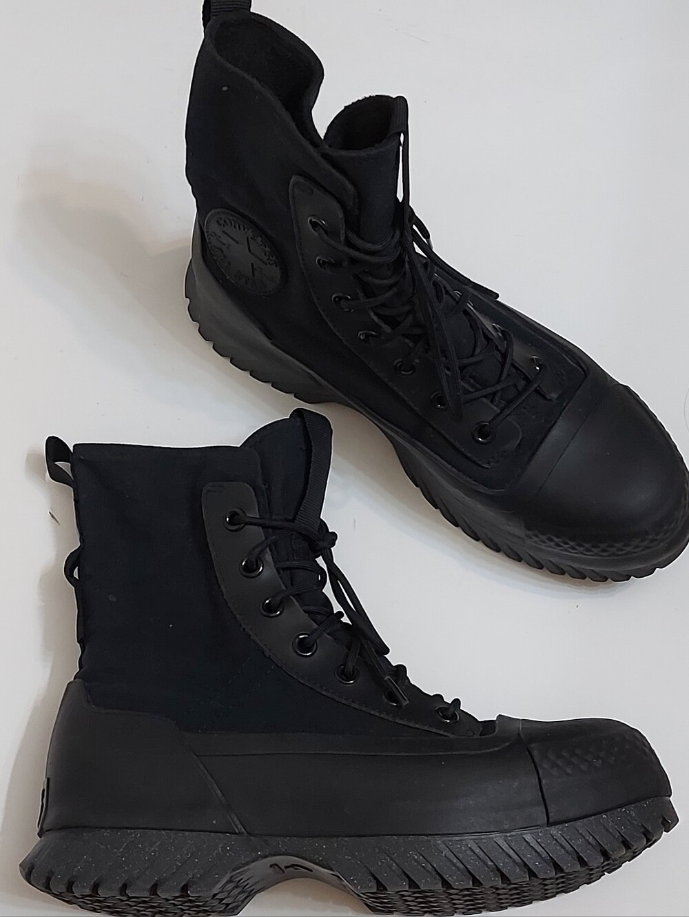 Converse men's black winter boots, size 6.5